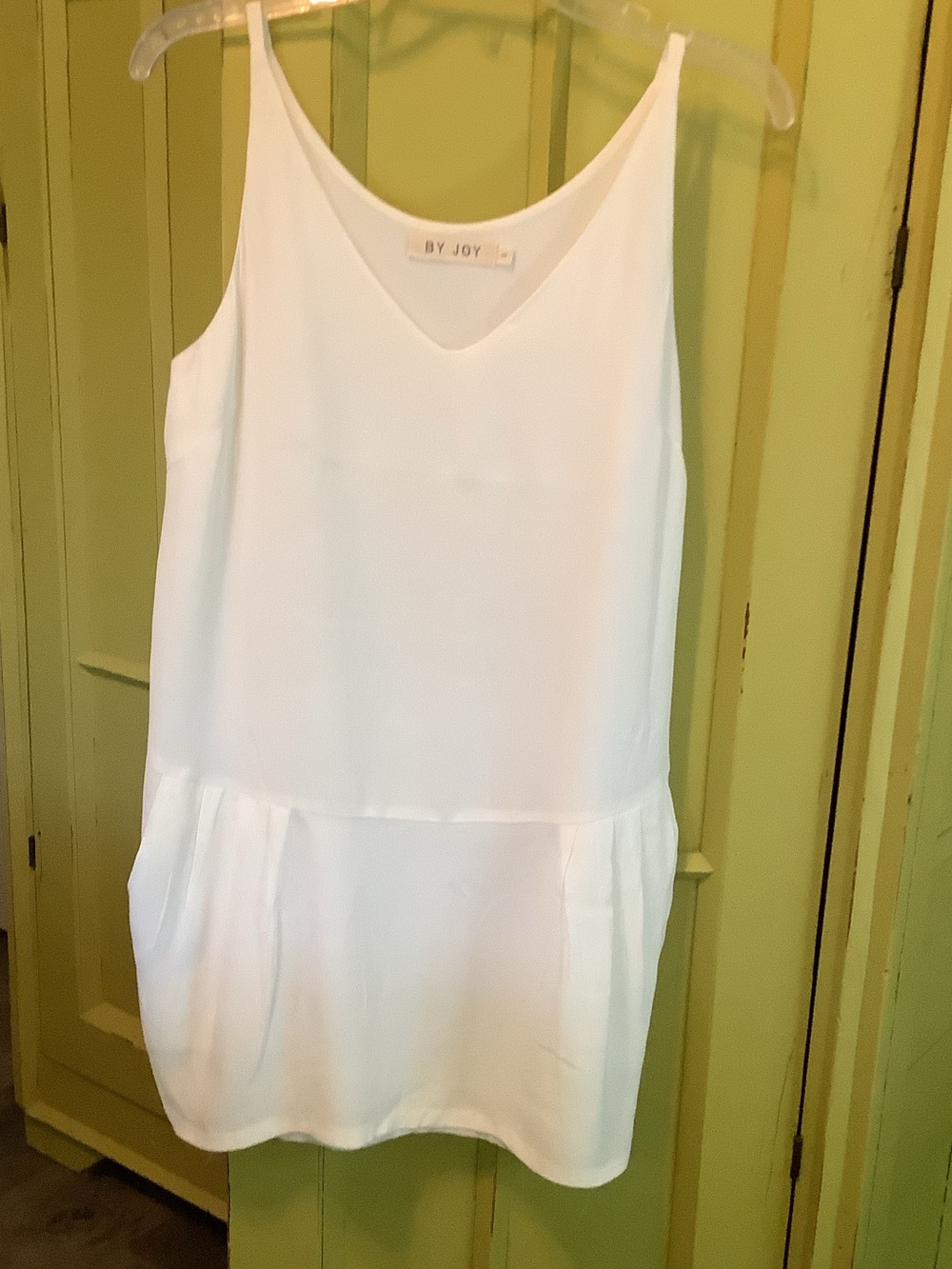BY JOY White Sleeveless V-Neck Shift Dress